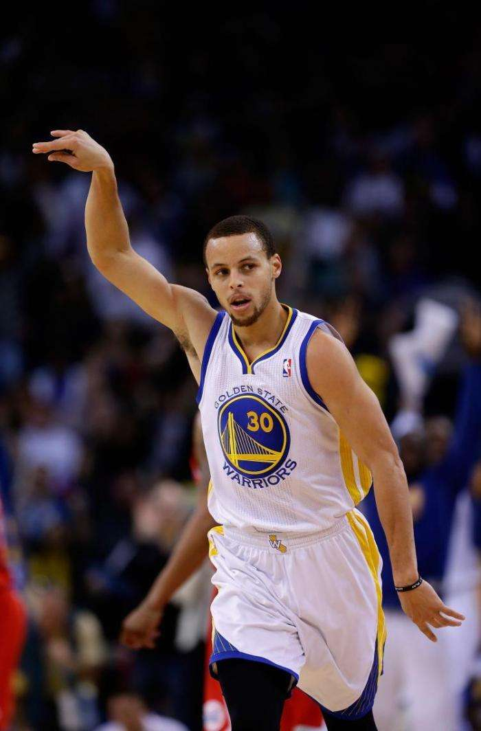 法国杯赛程吃紧，阿贾克斯今晨篮板制胜，悬念犹存，阵容厚度经受考验