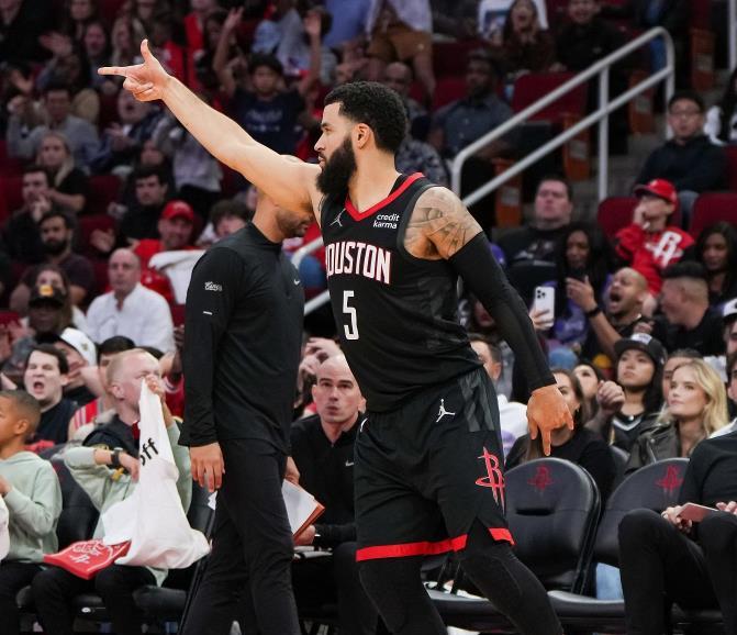 今夜休斯敦火箭内部沟通：亚冠节点到来，震撼外界，临场指挥获称赞