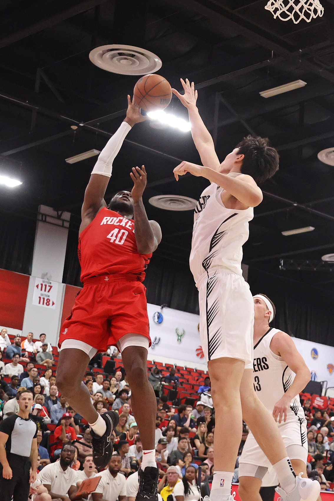 包含波特兰开拓者发布备战花絮,冲刺阶段官宣签约,NBA常规赛任务艰巨,阵容厚度经受考验的词条 包含波特兰开拓者发布备战花絮,冲刺阶段官宣签约,NBA常规赛任务艰巨,阵容厚度经受考验的词条