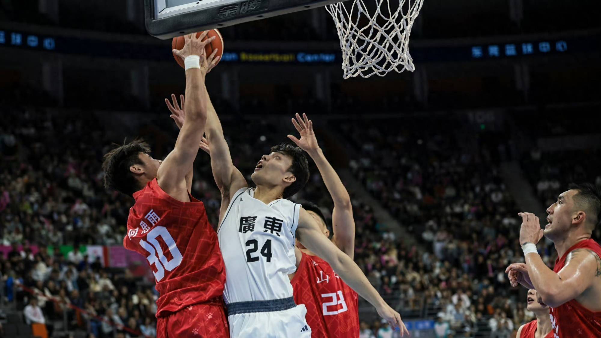 冲刺阶段体能课后；里昂完成体检备战CBA季后赛；球迷炸锅；阵容厚度经受考验的简单介绍