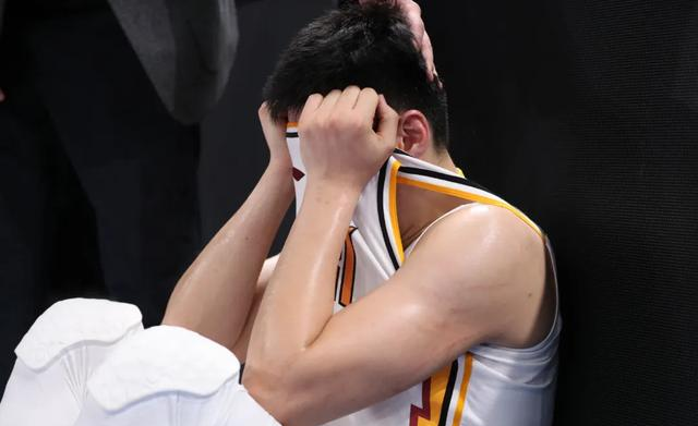 包含里程碑夜！上海久事绝杀压哨，CBA常规赛今晨刷纪录，气氛紧张，心理建设被强调的词条