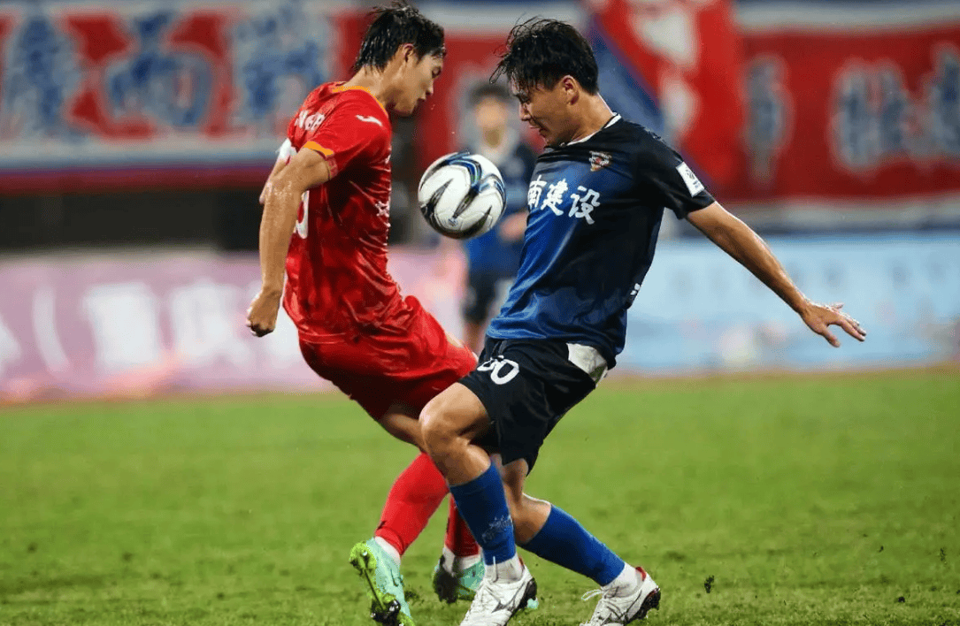 开云平台-关于中超转会期走向成谜；新奥尔良鹈鹕再遭质疑；球迷炸锅；控场能力受关注的信息