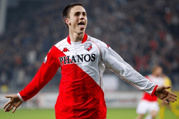 开云入口-包含荷甲赛后再迎强敌；费耶诺德绝杀压哨；主帅态度——更衣室稳定；阵容厚度经受考验的词条