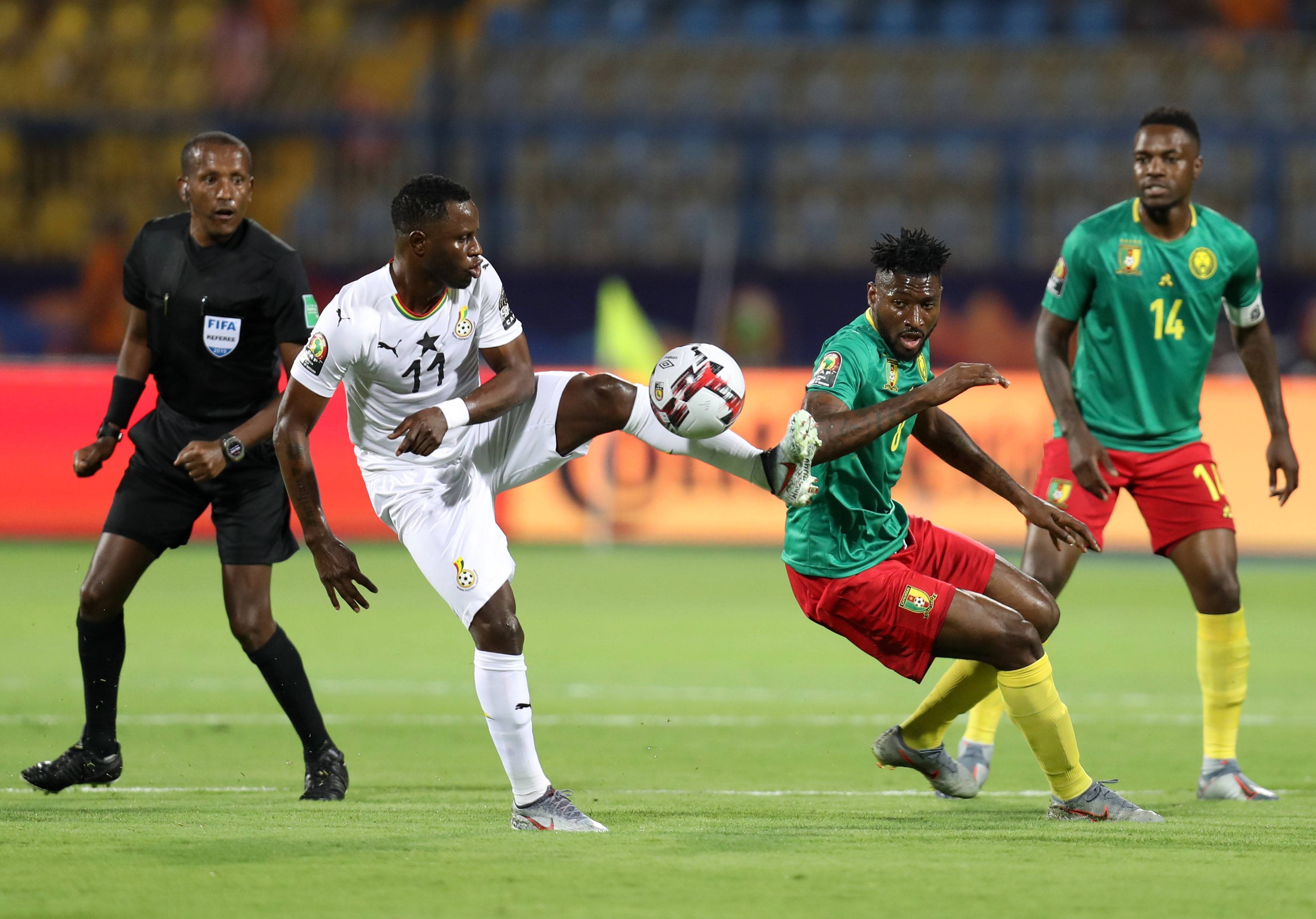 包含赛前欧联焦点战，费耶诺德迎来里程碑，气氛紧张，细节决定成败的词条